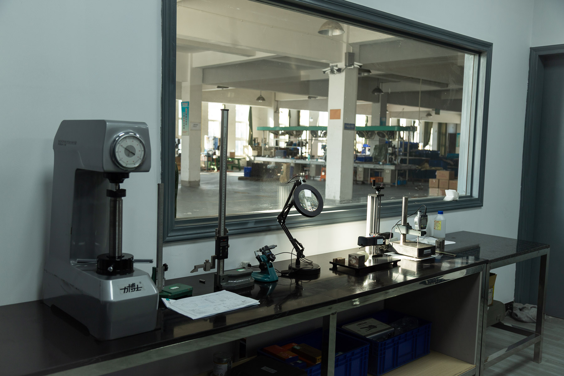 Optical measurement station